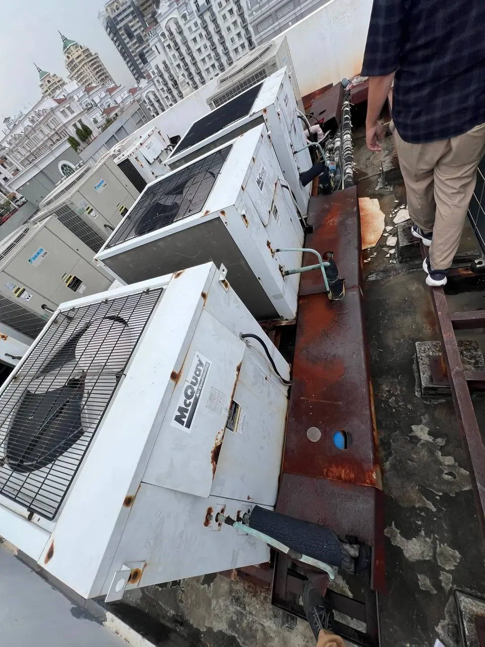Unit AC split dinding